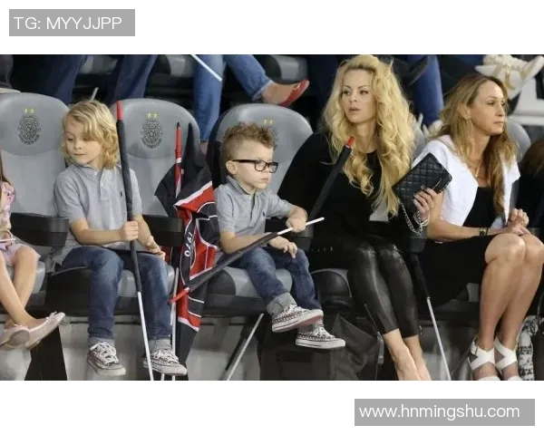 啪姐与足球明星的奇妙邂逅视频揭秘精彩瞬间与幕后故事