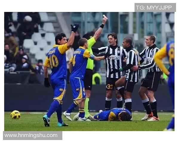 不爱国的足球明星为何频频引发争议与公众愤怒的背后原因解析